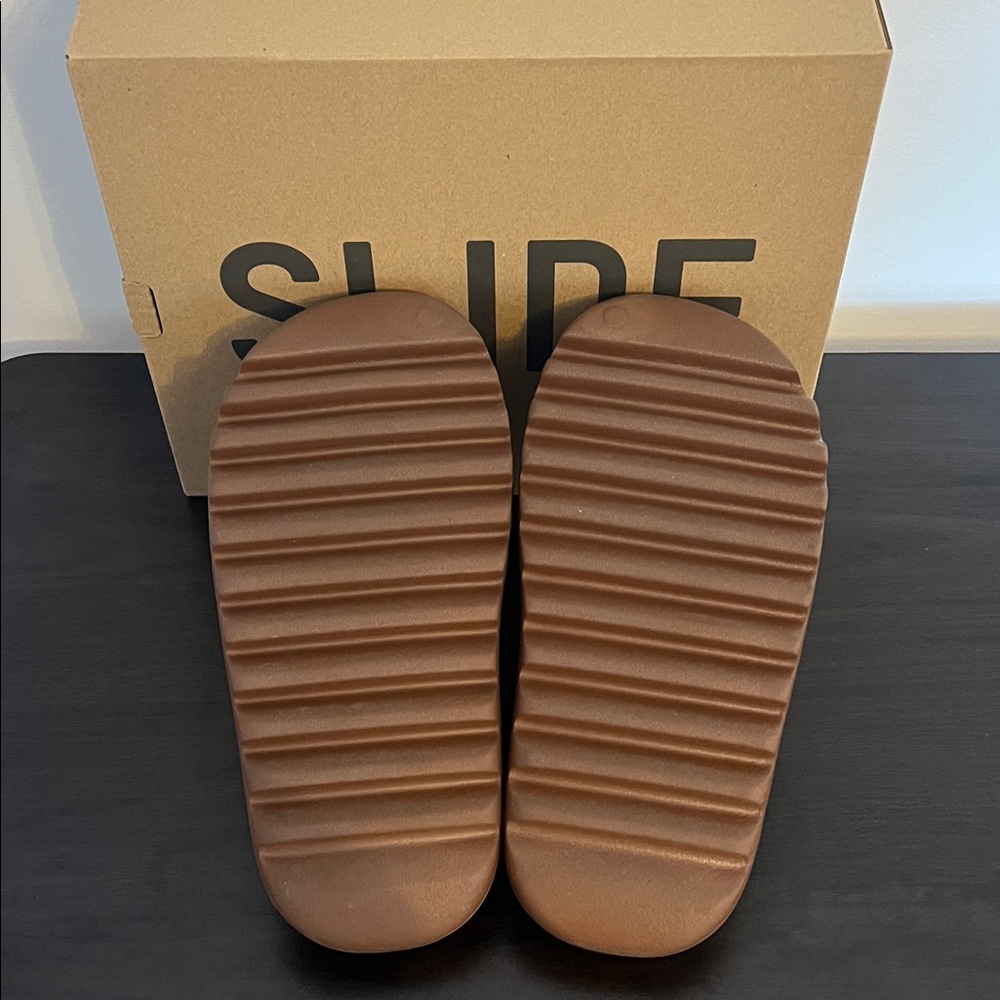 Yeezy Slide Flax - Picture 3 of 5